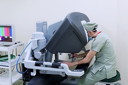 Can robotic surgery be performed by any doctor?
